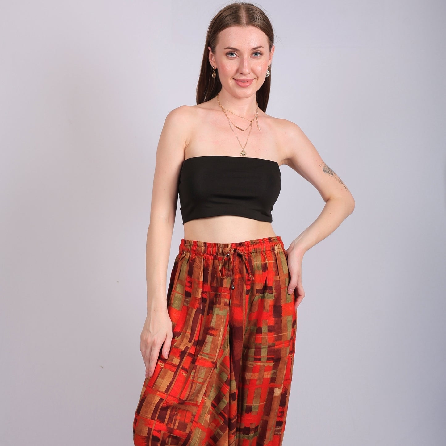 Women's Boho Harem Pants – Chic Pants with Pockets, Easily Transforms into a Jumpsuit, Ideal for Yoga and Beach Outings.